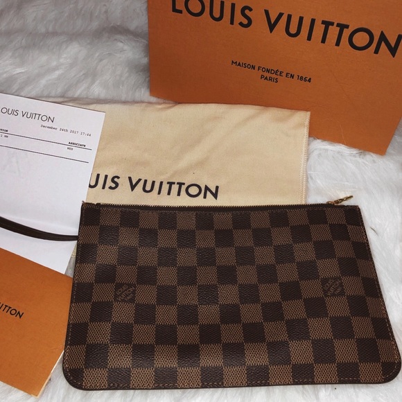 Louis Vuitton Handbags - Authentic Louis Vuitton Neverfull GM wristlet